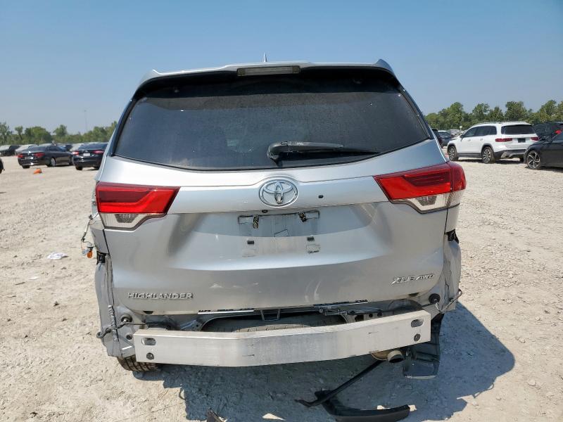 Photo 6 from auction – 2018 TOYOTA HIGHLANDER SE with VIN 5TDJZRFH2JS498308