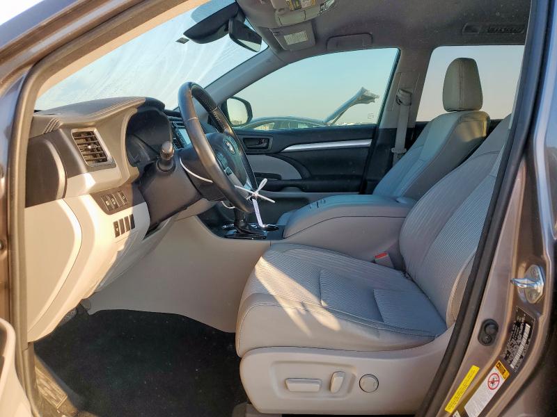 Photo 7 from auction – 2017 TOYOTA HIGHLANDER with VIN 5TDZZRFHXHS233052