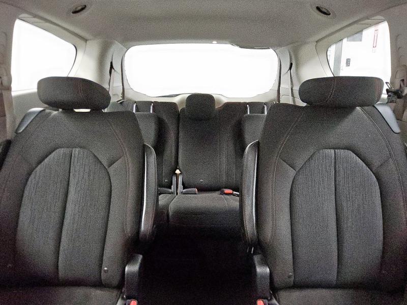 Photo 10 from auction – 2017 CHRYSLER PACIFICA L with VIN 2C4RC1CG8HR764922