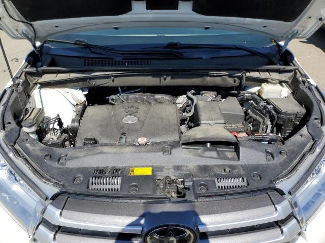 Photo 12 from auction – 2018 TOYOTA HIGHLANDER LE with VIN 5TDBZRFHXJS910673