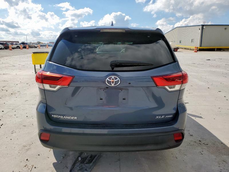 Photo 6 from auction – 2018 TOYOTA HIGHLANDER with VIN 5TDJZRFHXJS857615