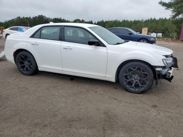 Photo 4 from auction – 2019 CHRYSLER 300 TOURIN with VIN 2C3CCAAG2KH614184