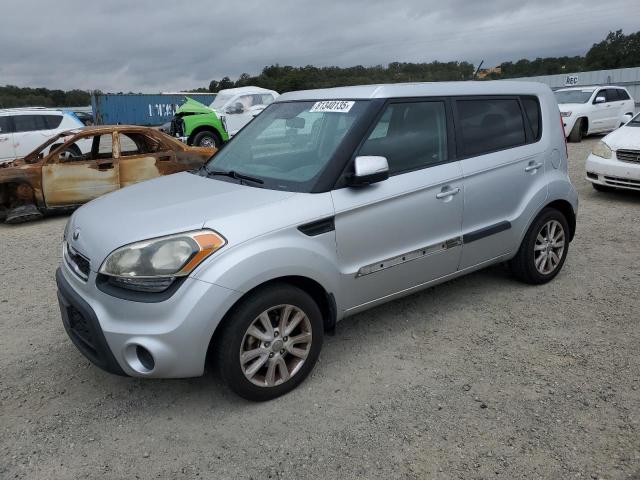 KIA SOUL + 2013 with VIN KNDJT2A6XD7753624 - Photo from auction