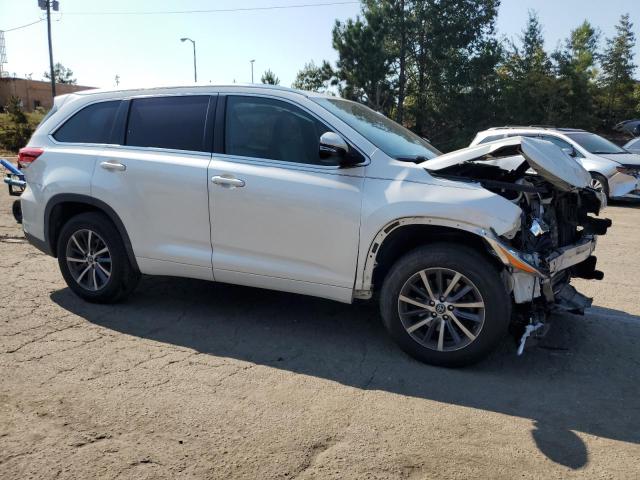 Photo 4 from auction – 2018 TOYOTA HIGHLANDER with VIN 5TDKZRFH0JS530466