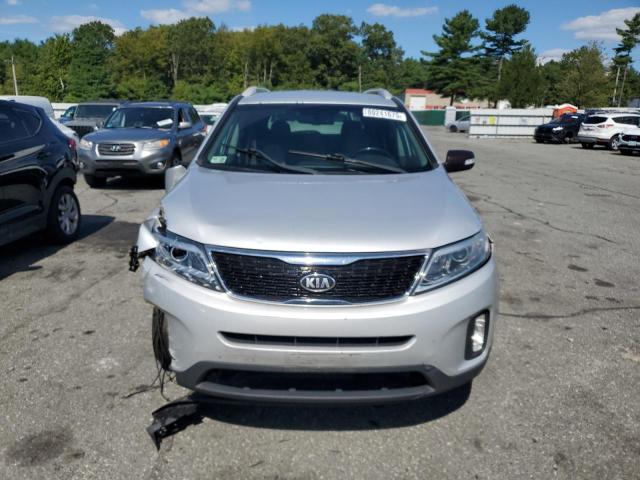 Photo 5 from auction – 2015 KIA SORENTO LX with VIN 5XYKTCA61FG585159