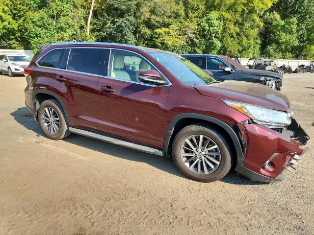 Photo 4 from auction – 2018 TOYOTA HIGHLANDER SE with VIN 5TDKZRFH1JS276671