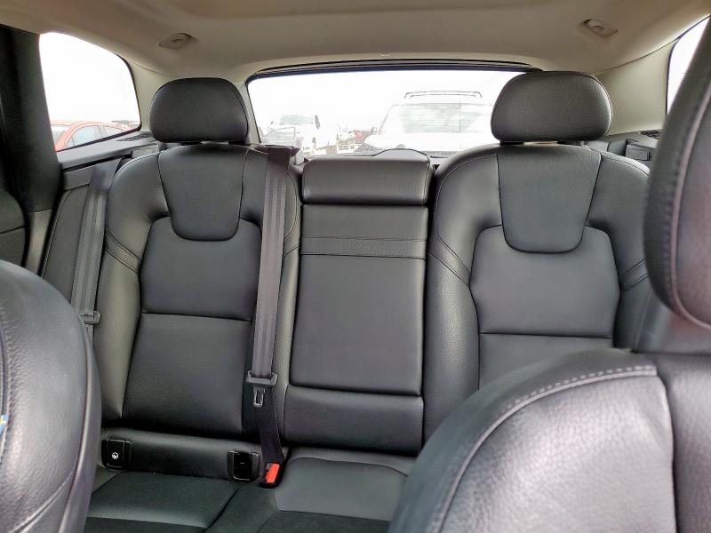 Photo 10 from auction – 2018 VOLVO XC60 T6 with VIN LYVA22RL5JB101661