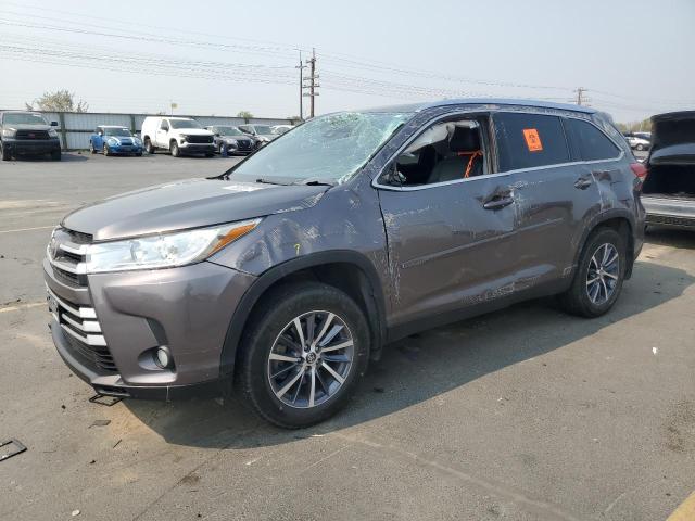 TOYOTA HIGHLANDER 2019 with VIN 5TDJZRFH1KS933482 - Photo from auction