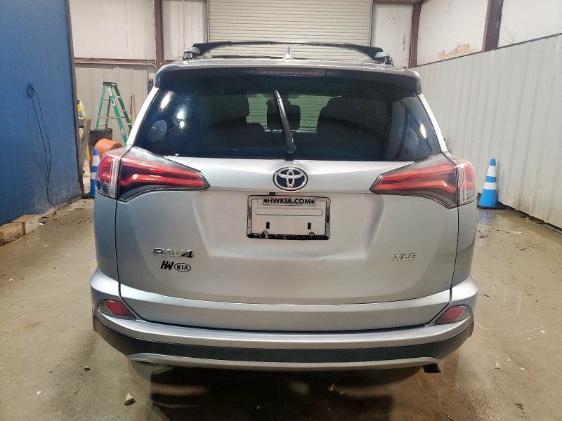 Photo 6 from auction – 2017 TOYOTA RAV4 XLE with VIN 2T3WFREVXHW365973