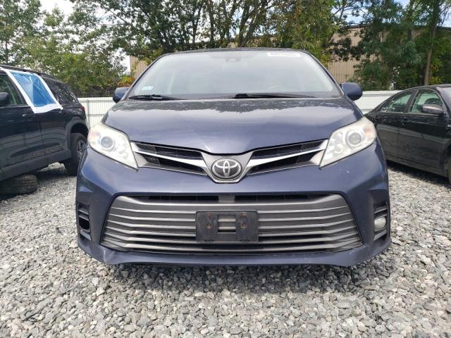 Photo 5 from auction – 2018 TOYOTA SIENNA XLE with VIN 5TDDZ3DC2JS191318
