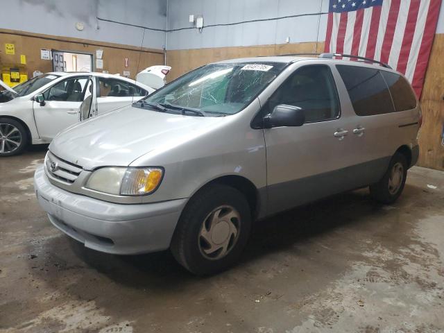 TOYOTA SIENNA LE 2001 with VIN 4T3ZF13C11U405945 - Photo from auction