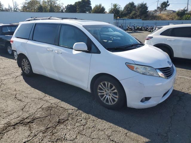 Photo 4 from auction – 2011 TOYOTA SIENNA XLE with VIN 5TDYK3DC2BS149772