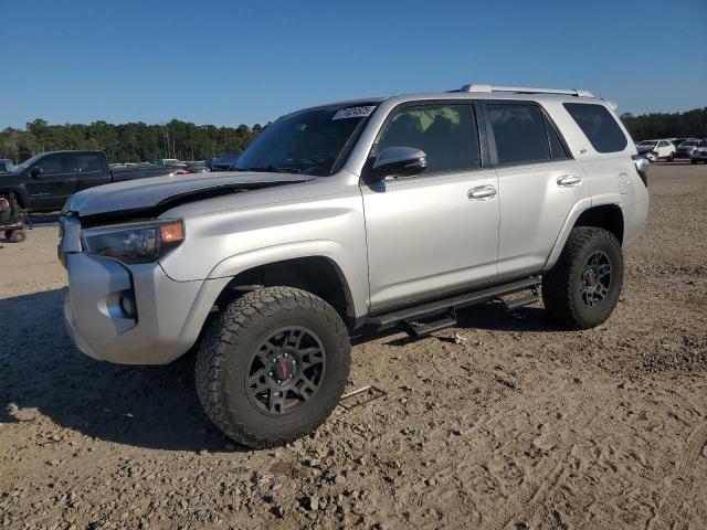 TOYOTA 4RUNNER SR 2018 with VIN JTEBU5JR2J5589866 - Photo from auction