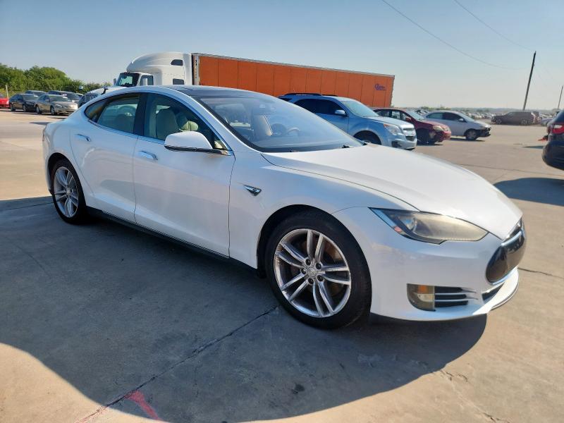Photo 4 from auction – 2013 TESLA MODEL S with VIN 5YJSA1CG8DFP14082