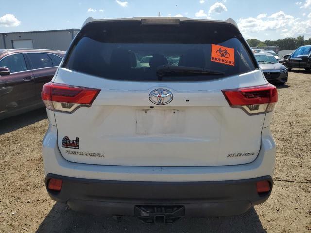 Photo 6 from auction – 2018 TOYOTA HIGHLANDER SE with VIN 5TDJZRFH8JS810941