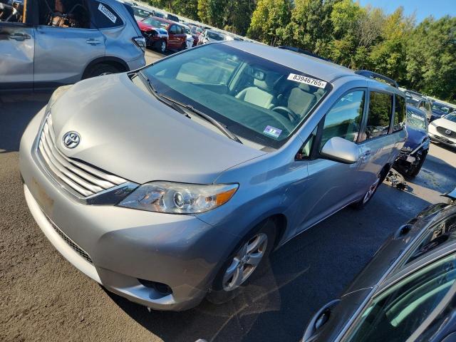 TOYOTA SIENNA LE 2015 with VIN 5TDKK3DC8FS638172 - Photo from auction