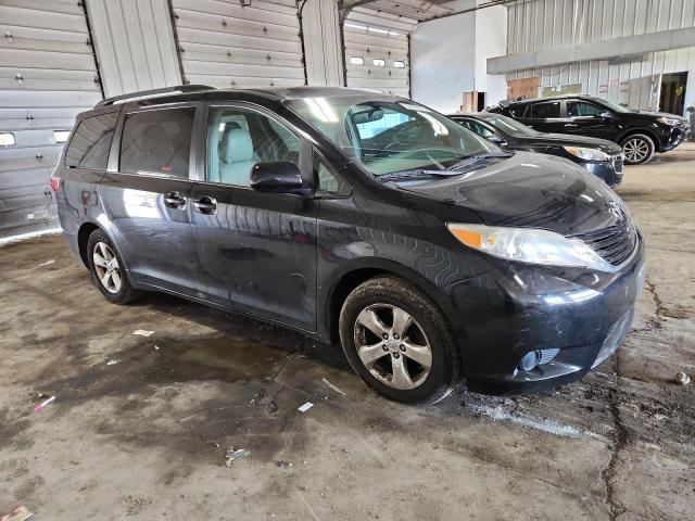 Photo 4 from auction – 2016 TOYOTA SIENNA LE with VIN 5TDKK3DC3GS719694