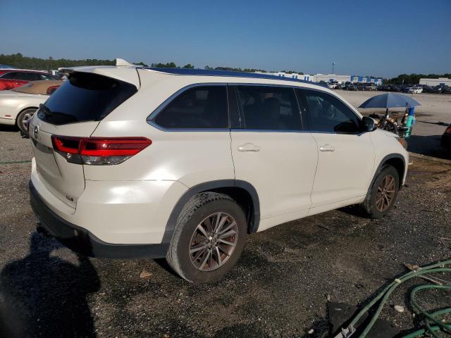 Photo 3 from auction – 2018 TOYOTA HIGHLANDER with VIN 5TDKZRFHXJS547033