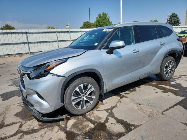 TOYOTA HIGHLANDER 2022 with VIN 5TDHZRBH5NS577658 - Photo from auction