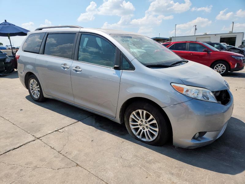 Photo 4 from auction – 2015 TOYOTA SIENNA XLE with VIN 5TDYK3DC6FS558976
