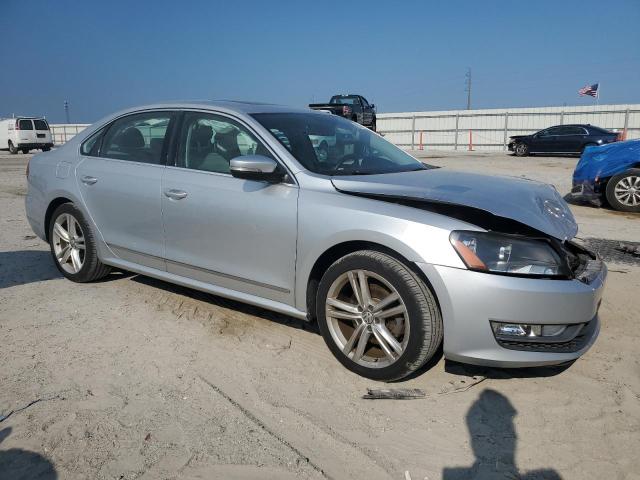 Photo 4 from auction – 2015 VOLKSWAGEN PASSAT SE with VIN 1VWBS7A34FC004741