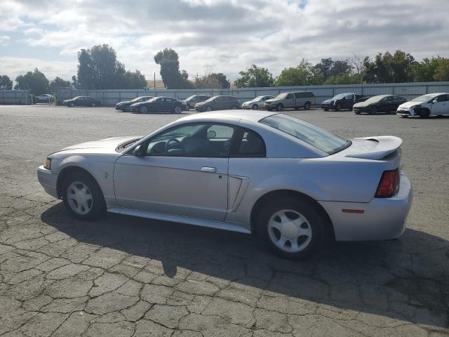 Photo 2 from auction – 2000 FORD MUSTANG with VIN 1FAFP4045YF125378