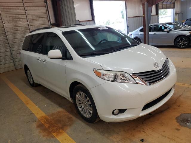 Photo 4 from auction – 2015 TOYOTA SIENNA XLE with VIN 5TDYK3DC5FS645526