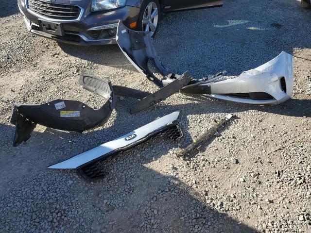 Photo 12 from auction – 2017 KIA FORTE LX with VIN 3KPFK4A71HE075199