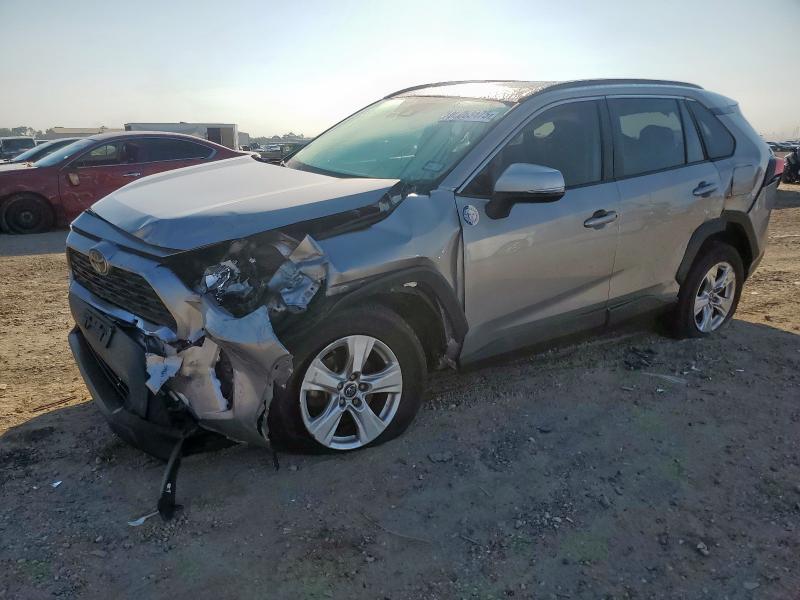 TOYOTA RAV4 XLE 2019 with VIN JTMW1RFV3KD031852 - Photo from auction