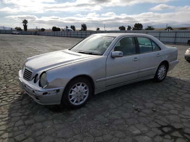 MERCEDES-BENZ E 320 2000 مع رقم تعريف المركبة WDBJF65J6YB098733 - صورة من المزاد
