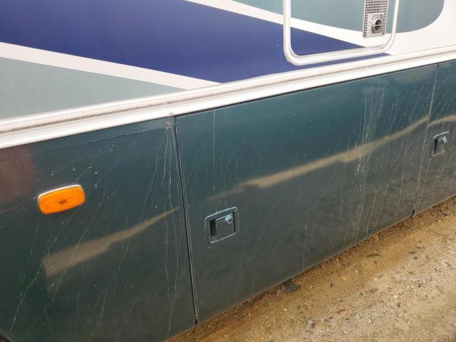 Photo 6 from auction – 2005 WORKHORSE CUSTOM CHASSIS MOTORHOME with VIN 5B4MP67G853402797