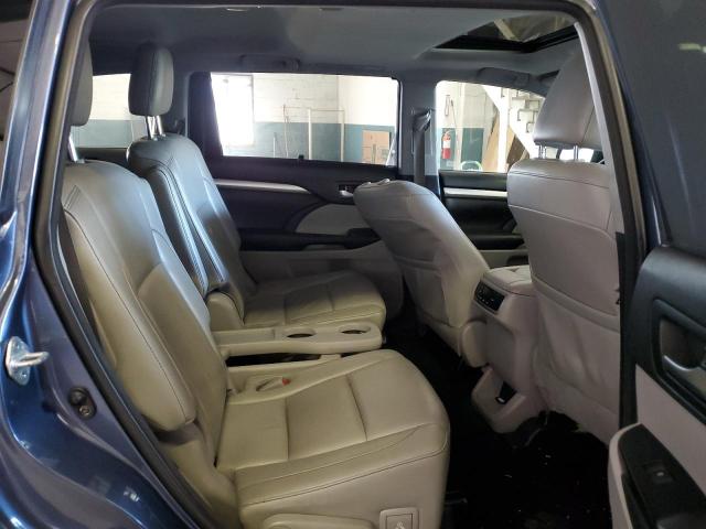 Photo 11 from auction – 2018 TOYOTA HIGHLANDER SE with VIN 5TDJZRFH2JS829095