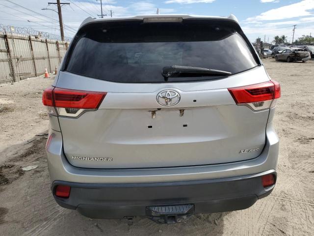 Photo 6 from auction – 2018 TOYOTA HIGHLANDER SE with VIN 5TDJZRFH0JS541219
