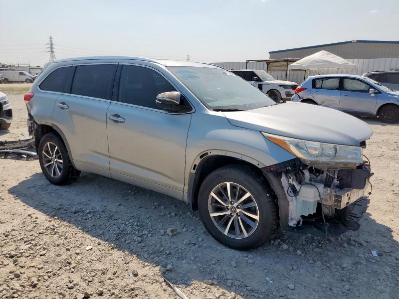 Photo 4 from auction – 2018 TOYOTA HIGHLANDER SE with VIN 5TDJZRFH2JS498308