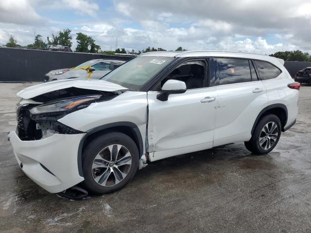 Photo 1 from auction – 2022 TOYOTA HIGHLANDER with VIN 5TDGZRAHXNS551425