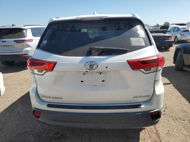 Photo 6 from auction – 2018 TOYOTA HIGHLANDER with VIN 5TDJZRFH0JS878117