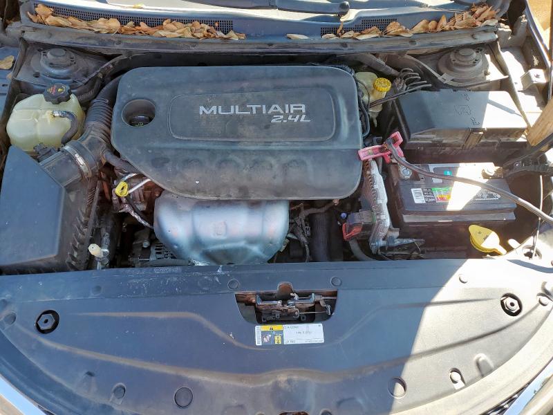 Photo 11 from auction – 2015 CHRYSLER 200 LIMITE with VIN 1C3CCCAB1FN640269