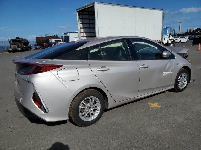 Photo 3 from auction – 2017 TOYOTA PRIUS PRIM with VIN JTDKARFP2H3058376