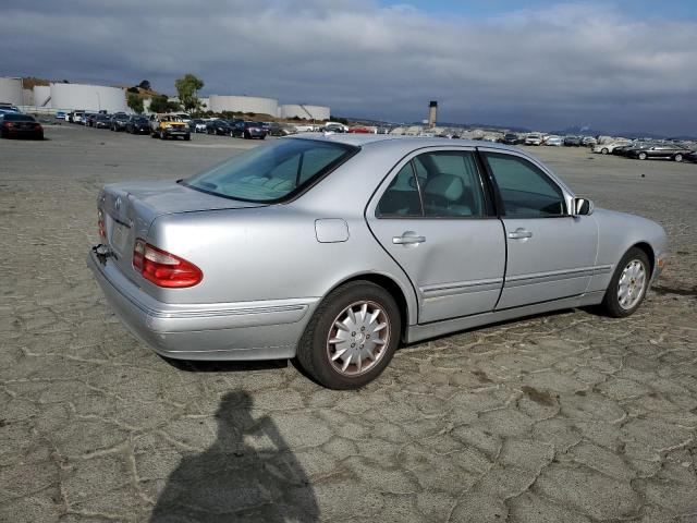 صورة رقم 3 من المزاد - 2000 MERCEDES-BENZ E 320 مع VIN WDBJF65J6YB098733