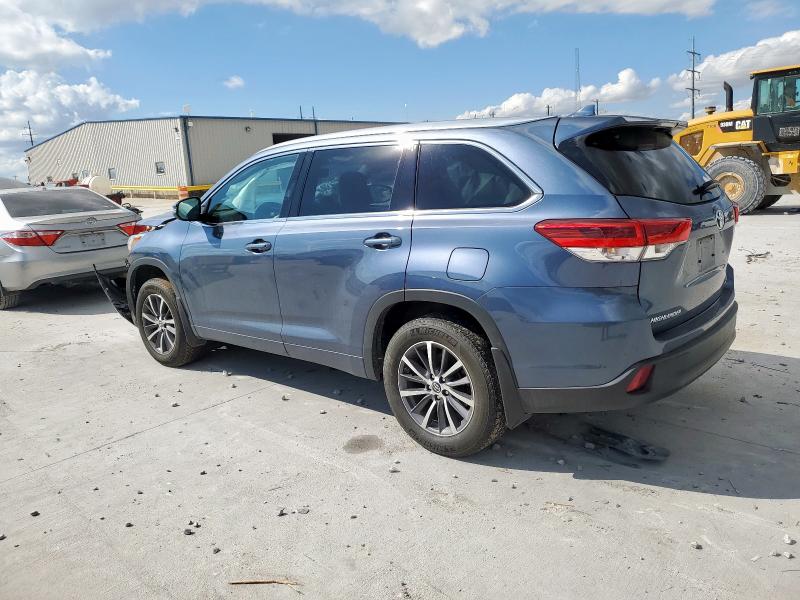 Photo 2 from auction – 2018 TOYOTA HIGHLANDER with VIN 5TDJZRFHXJS857615