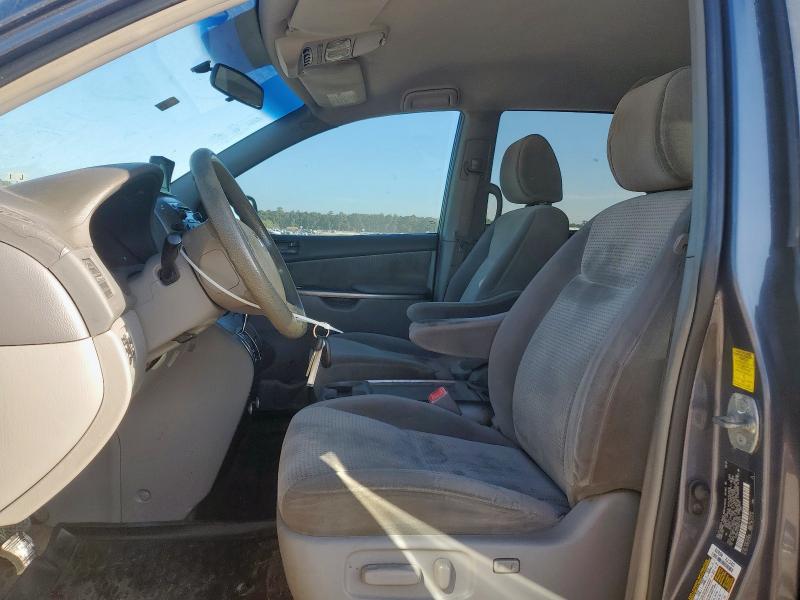Photo 7 from auction – 2010 TOYOTA SIENNA CE with VIN 5TDKK4CC2AS317812