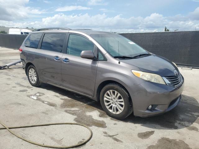 Photo 4 from auction – 2013 TOYOTA SIENNA XLE with VIN 5TDYK3DC6DS364543