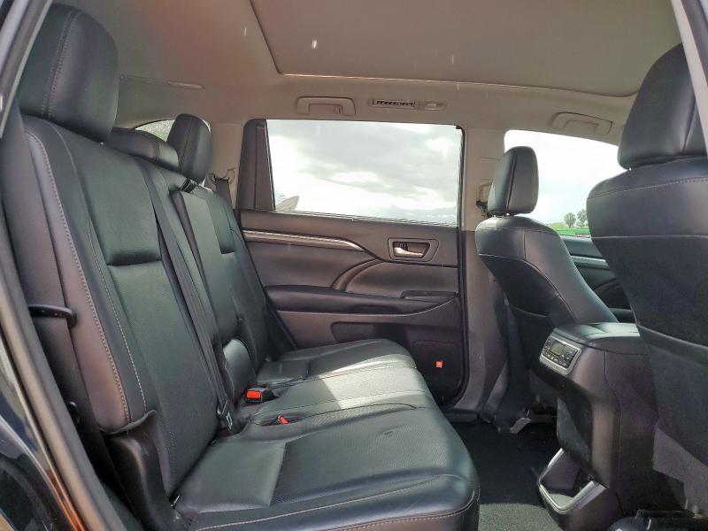 Photo 11 from auction – 2017 TOYOTA HIGHLANDER with VIN 5TDYZRFH6HS200772