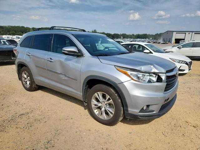 Photo 4 from auction – 2015 TOYOTA HIGHLANDER with VIN 5TDJKRFH8FS100675