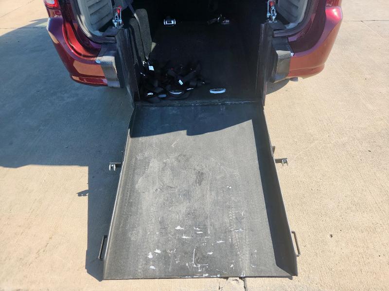 Photo 13 from auction – 2018 DODGE GRAND CARA with VIN 2C4RDGCGXJR266274