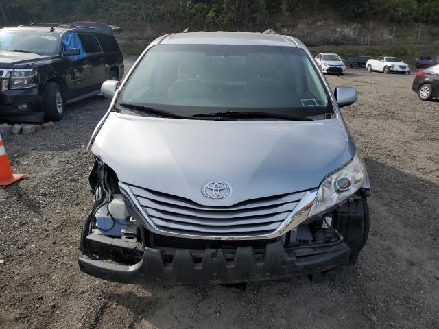Photo 5 from auction – 2017 TOYOTA SIENNA LE with VIN 5TDKZ3DC7HS785632