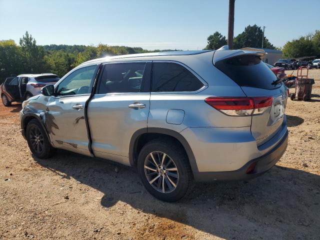 Photo 2 from auction – 2017 TOYOTA HIGHLANDER with VIN 5TDKZRFH0HS520112