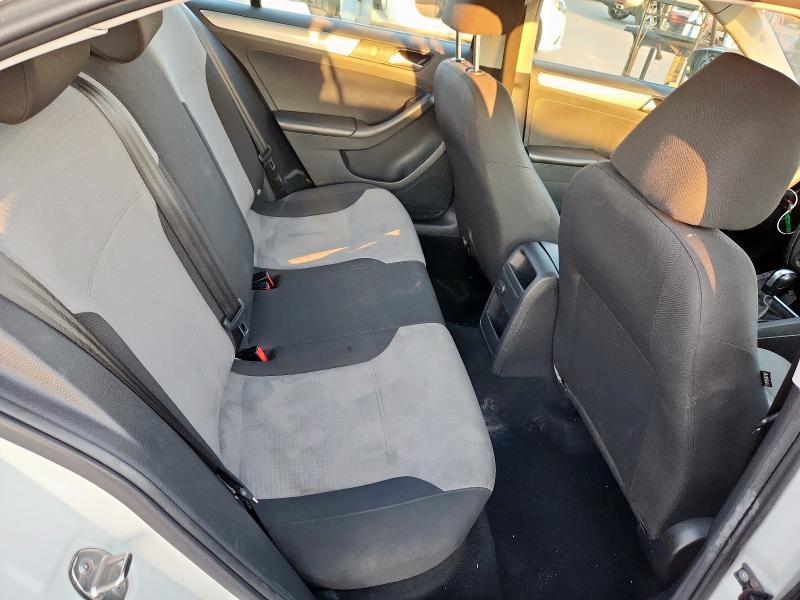 Photo 10 from auction – 2017 VOLKSWAGEN JETTA S with VIN 3VW2B7AJ8HM305982