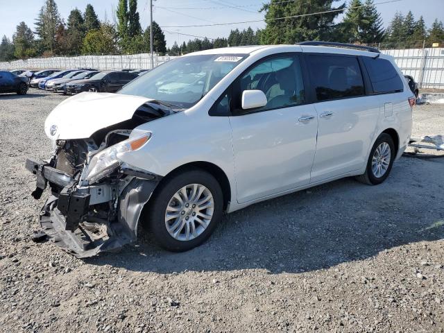 TOYOTA SIENNA XLE 2017 with VIN 5TDYZ3DC5HS895282 - Photo from auction