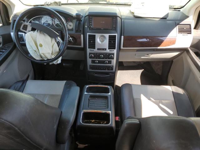 Photo 8 from auction – 2010 CHRYSLER TOWN & COU with VIN 2A4RR8D17AR320626